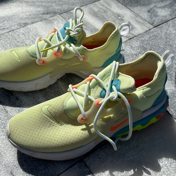 Nike React Presto Barely Volt - Picture 5 of 7